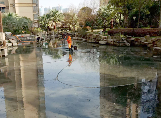 临潭景观池淤泥清理